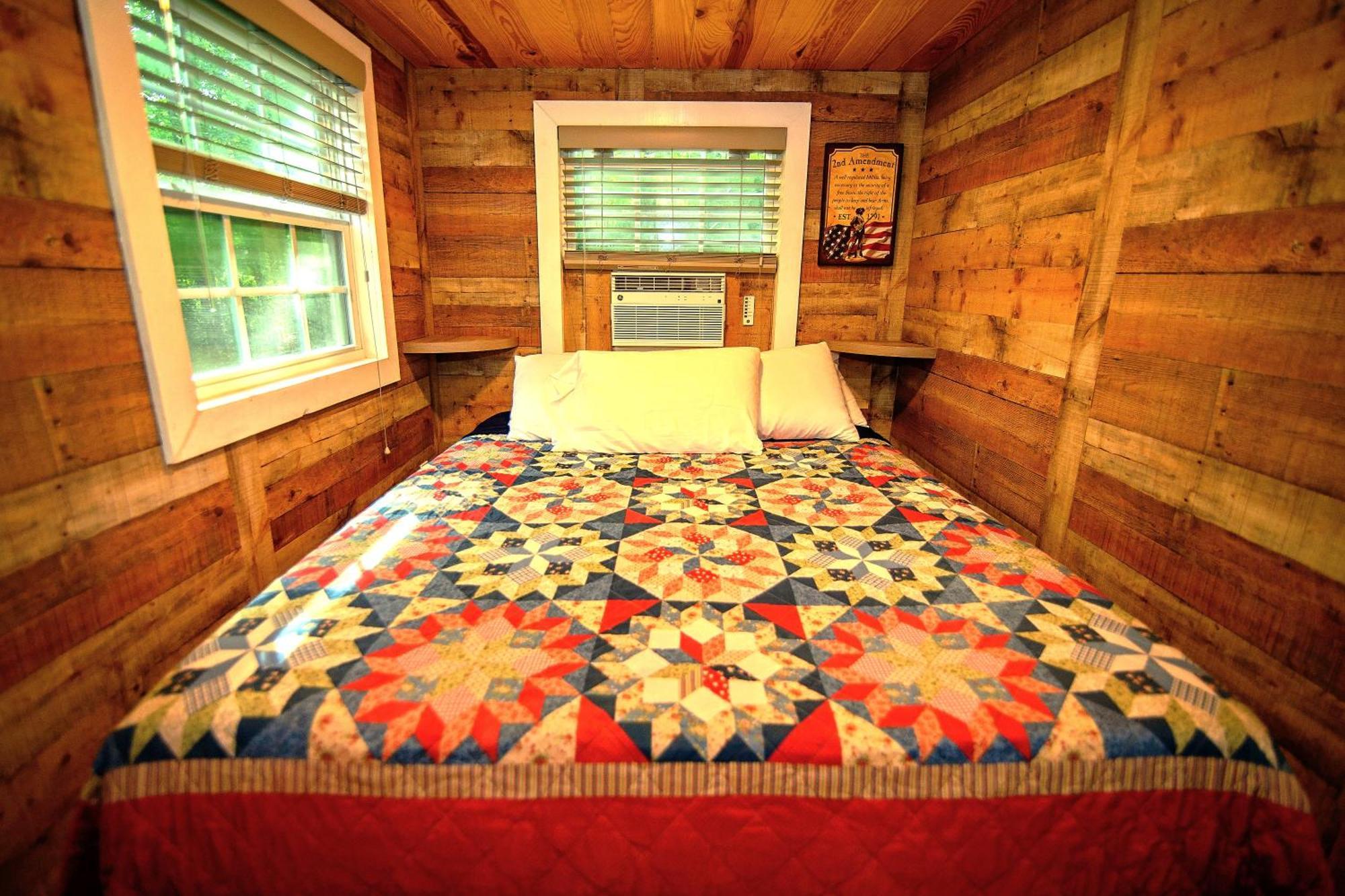 The Americana - Parker Creek Bend Cabins Murfreesboro Eksteriør billede
